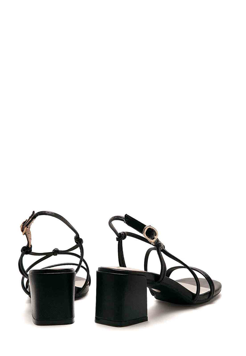 Sandalia de tiras delgadas y tacón ancho en negro | Makena