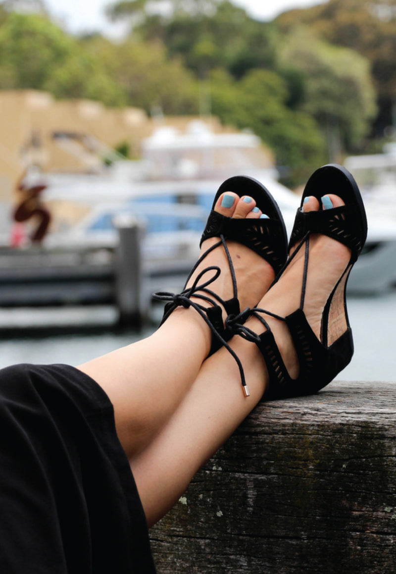 Sandalia negra de amarrar | Marina
